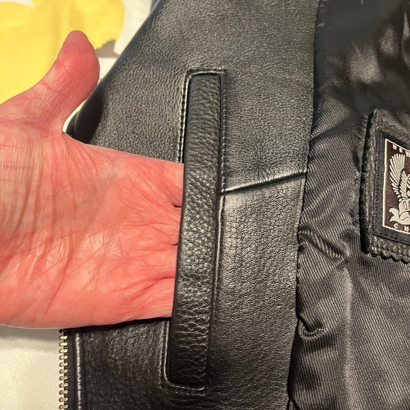 Cropped leather jacket with zipper sleeves. - Picture 9 of 10